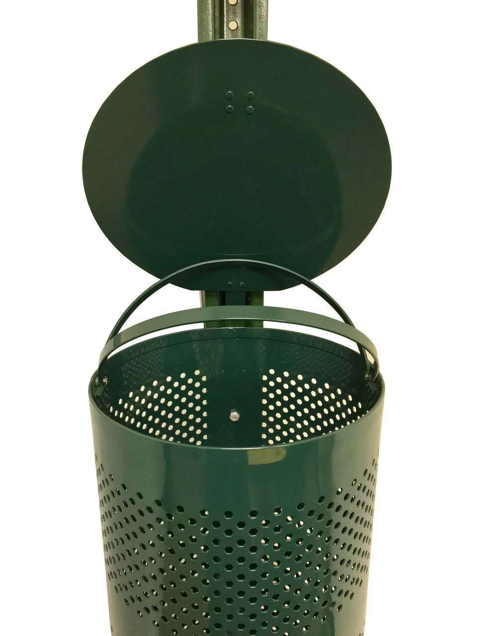 Poop bags 10 Gallon Trash Receptacle Has Loop Clamps

Trash receptacle has built in loop clamps to hold trash liner in place.

Non-locking lid with hinge to keep lid secure.

Mesh receptacle allows for water to escape and not pool with debris.